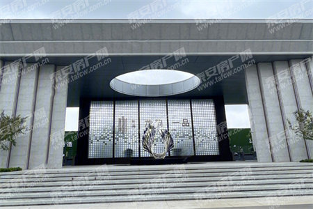 塞纳斯城三室两厅124平毛坯出售